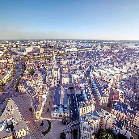 Ibis Centre Gare Sud 3* نانت