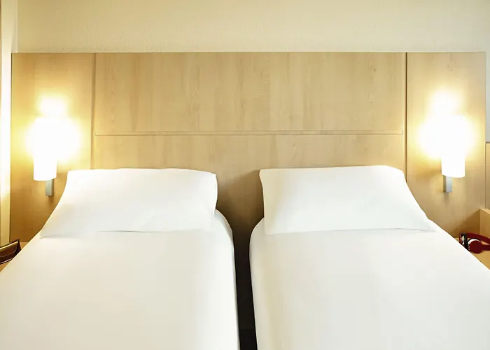 Отель Ibis Centre Gare Sud Нант