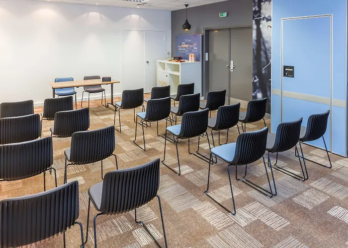 מלון Ibis Centre Gare Sud 3*