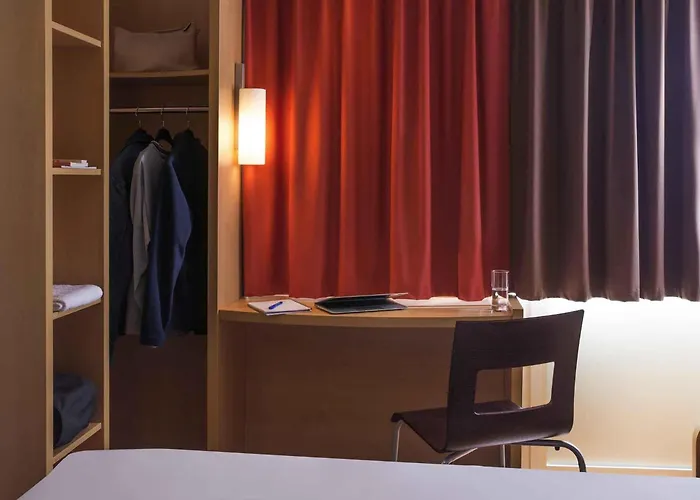 Ibis Centre Gare Sud Отель 3*